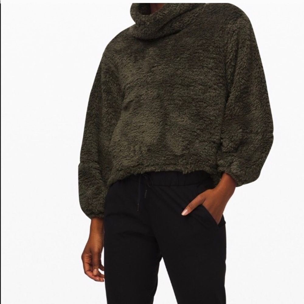 LULULEMON Sherpa cozy black pullover